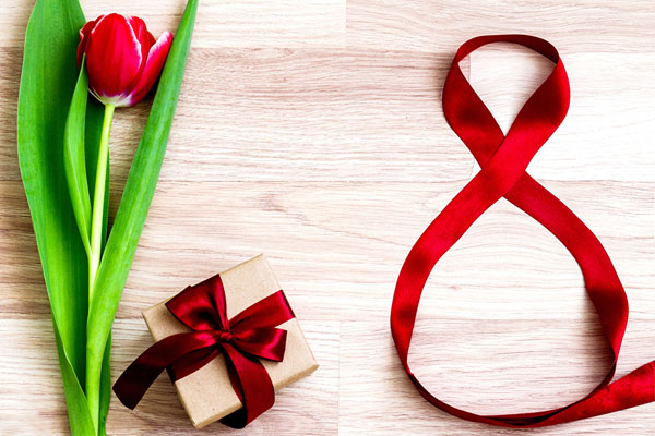 С праздником, дорогие женщины!